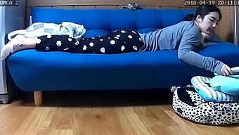 Korean Webcam Babe Caught Masturbating On Camera
