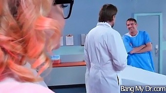Офис Доктора Превращается В Горячую Встречу С Грудастой Пациенткой (Кагни Линн Картер)