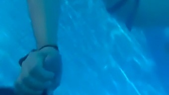 Final Feliz Para Uma Foda Quente À Beira Da Piscina Com Minha Namorada