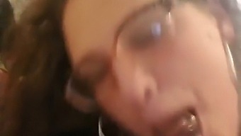 Shay Memberikan Blowjob Kepada Lelaki Kulit Hitam (Dengan Akhiran Wajah)