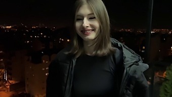מכירה ראשונה של קוד צעיר מובילה למפגש גס.