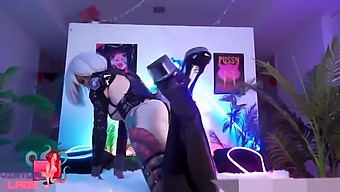 2b Z Nienasyconymi Pragnieniami Jeździ Na Ogromnym Kutasie W Wirtualnym Świecie Nier Automata.