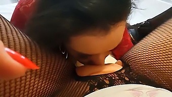 Blonde Sexbombe Angel Lima Gibt Der Vollbusigen Schönheit Cleo Cadillac Einen Deepthroat