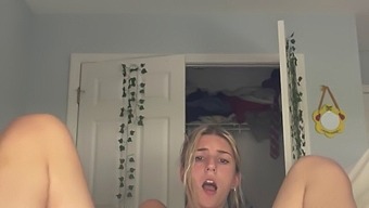 Kis Tini Egyedül Éri El Az Orgazmust Egy Nagyfelbontású Videóban