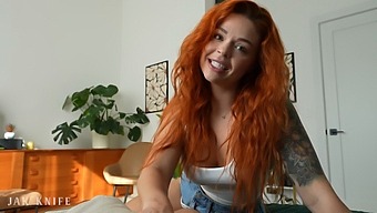Sinatra Monroe, Den Rödhåriga Bruden, Vill Göra En Sextape För Sin Man, Som Gillar Att Titta På Henne Med Andra Män.
